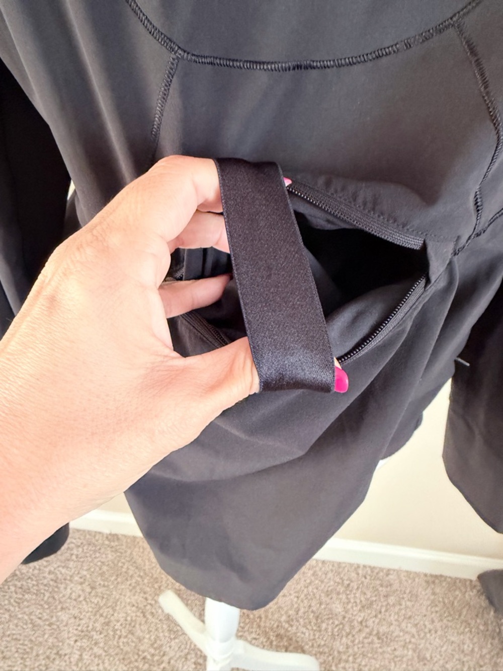 Lululemon stretchy Mist hooded Windbreaker Black water repellent size 6 women's - Picture 12 of 15
